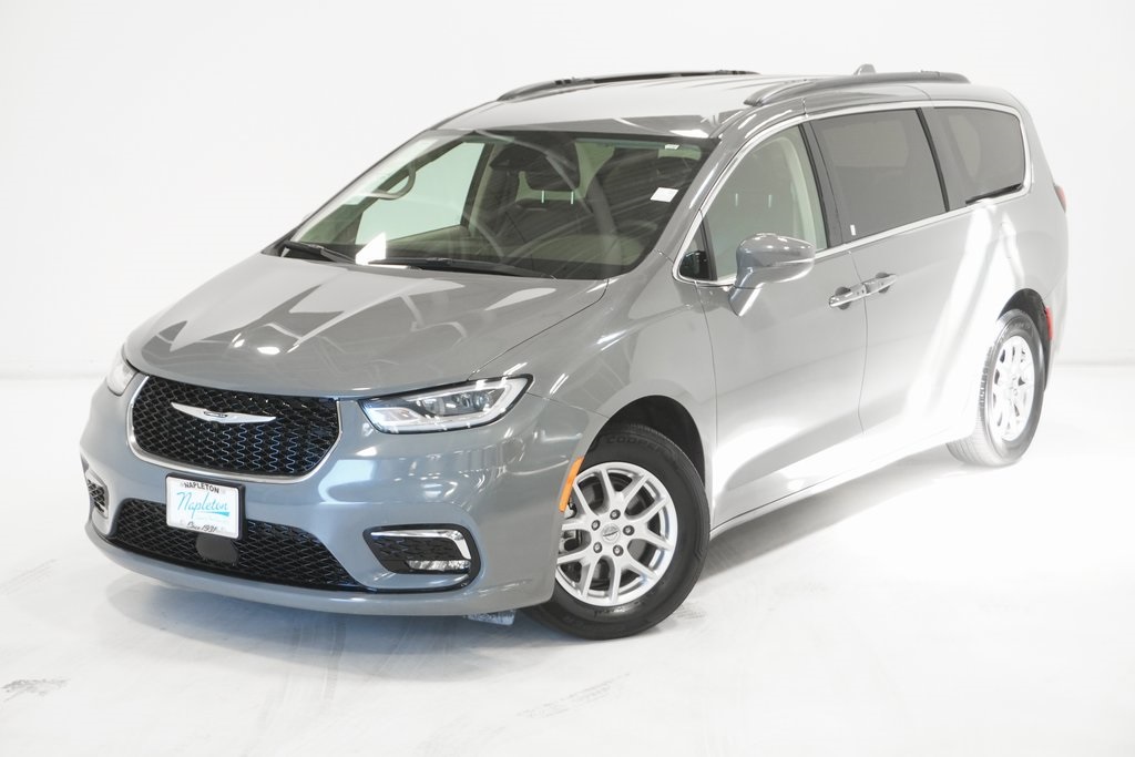 2022 Chrysler Pacifica Touring L 2