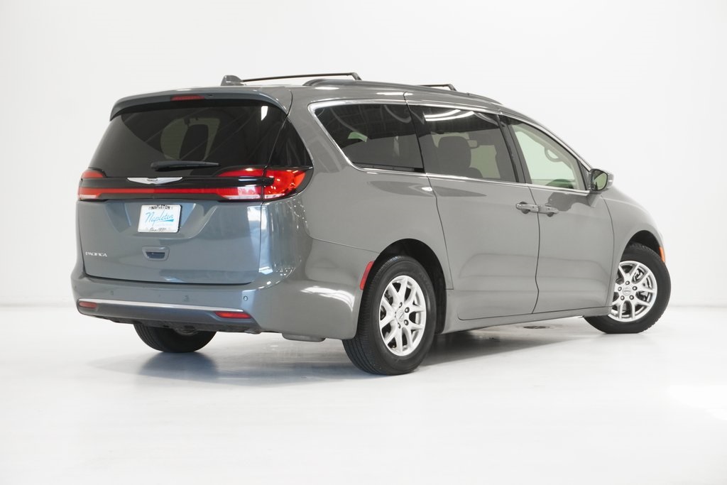 2022 Chrysler Pacifica Touring L 8