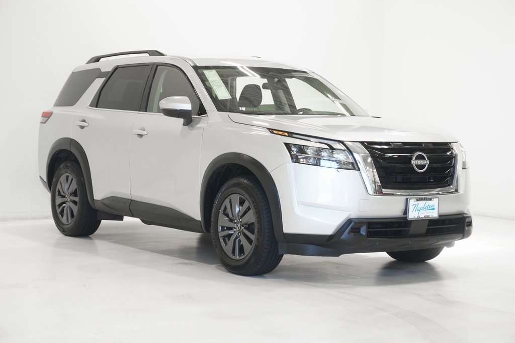 2022 Nissan Pathfinder SV 4