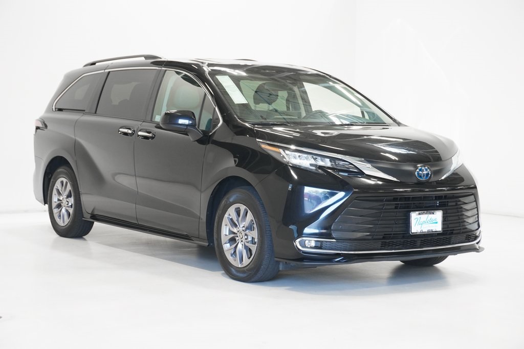 2023 Toyota Sienna XLE 4