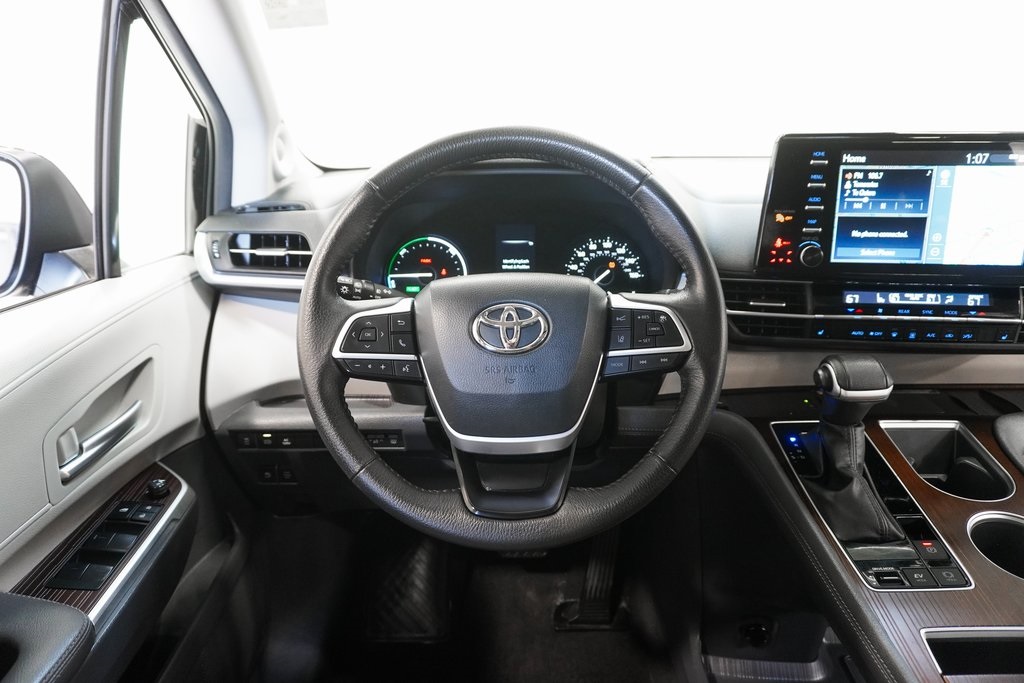 2023 Toyota Sienna XLE 21