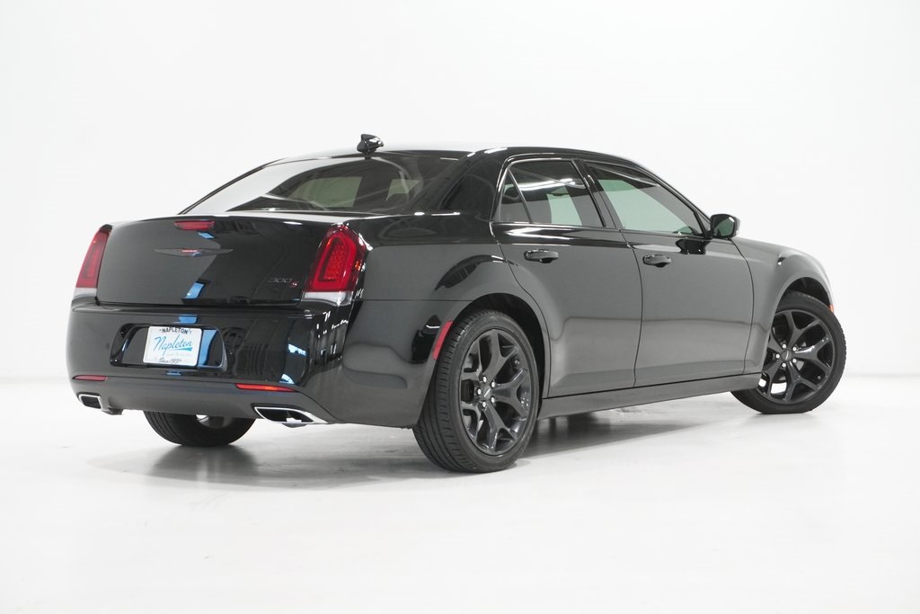 2022 Chrysler 300 S 7