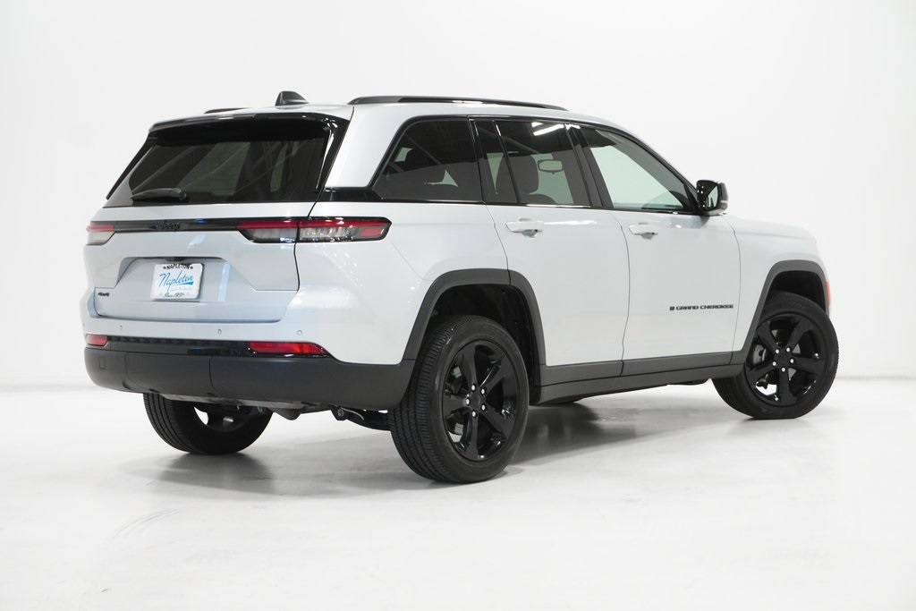 2022 Jeep Grand Cherokee Laredo 7