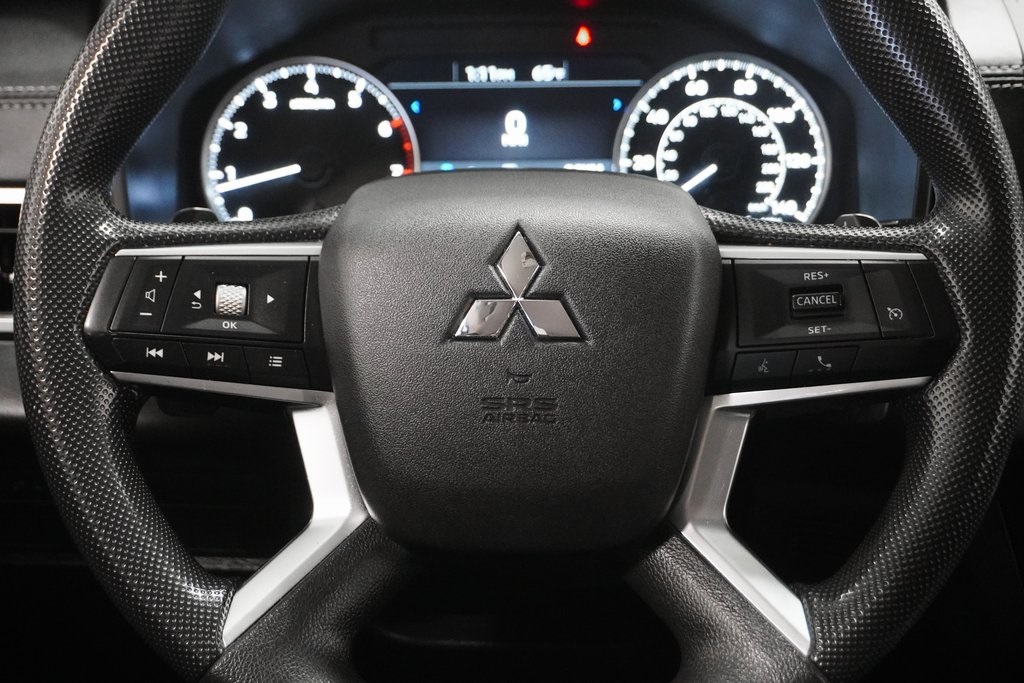 2022 Mitsubishi Outlander ES 21