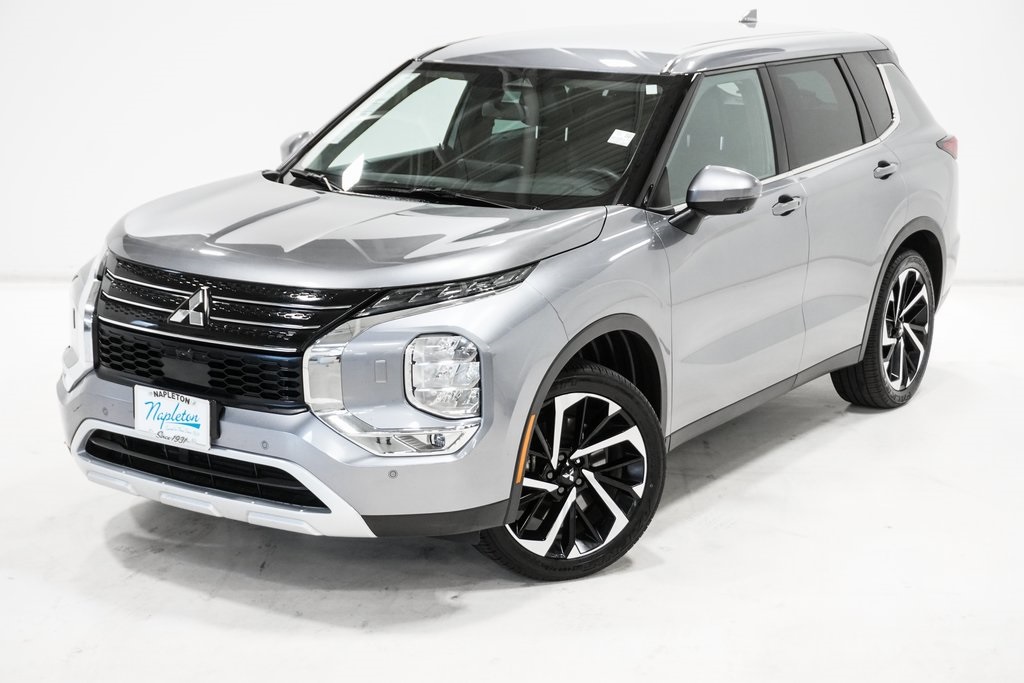 2023 Mitsubishi Outlander SE 2