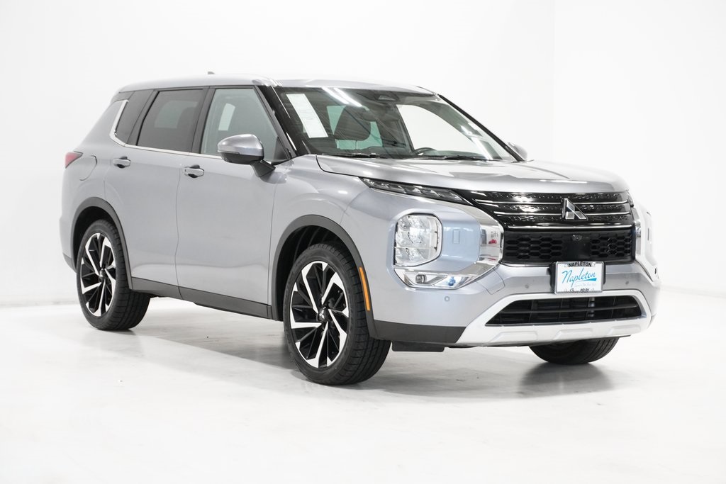 2023 Mitsubishi Outlander SE 4