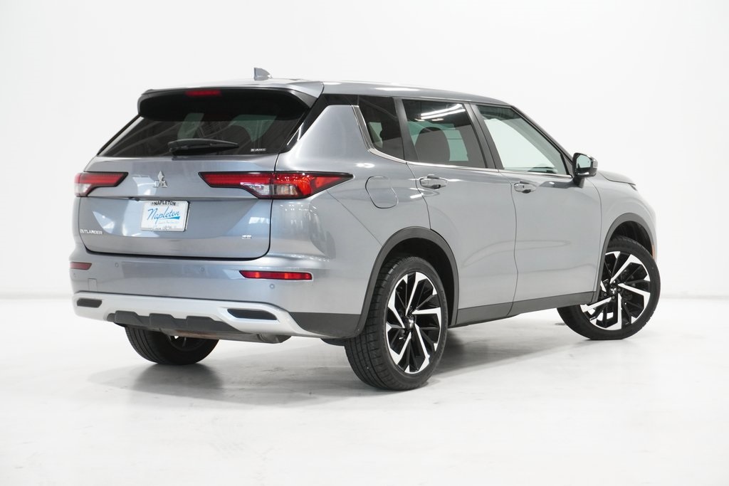 2023 Mitsubishi Outlander SE 7