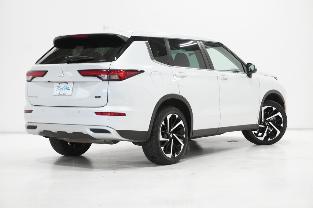 2023 Mitsubishi Outlander SE 7