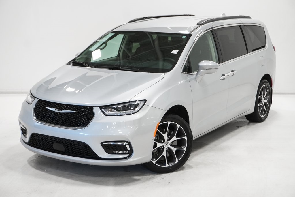 2022 Chrysler Pacifica Touring L 2