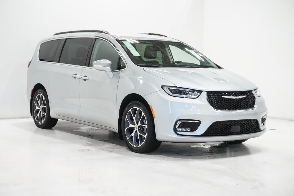 2022 Chrysler Pacifica Touring L 4