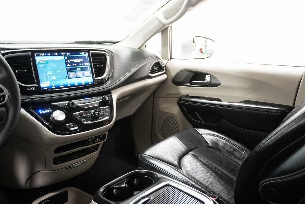 2022 Chrysler Pacifica Touring L 18