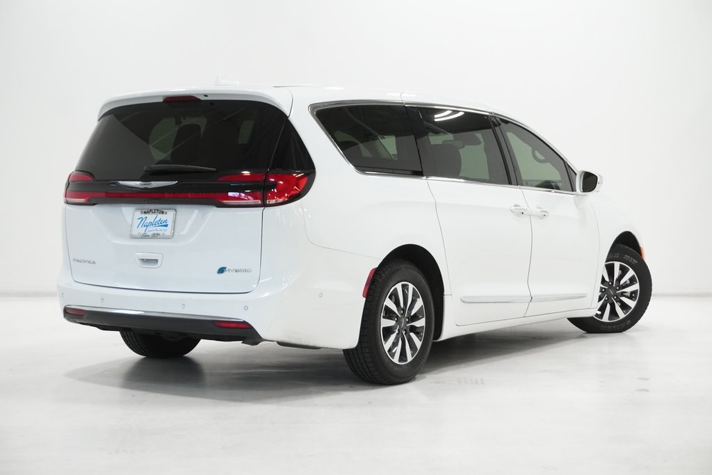 2022 Chrysler Pacifica Hybrid Limited 8