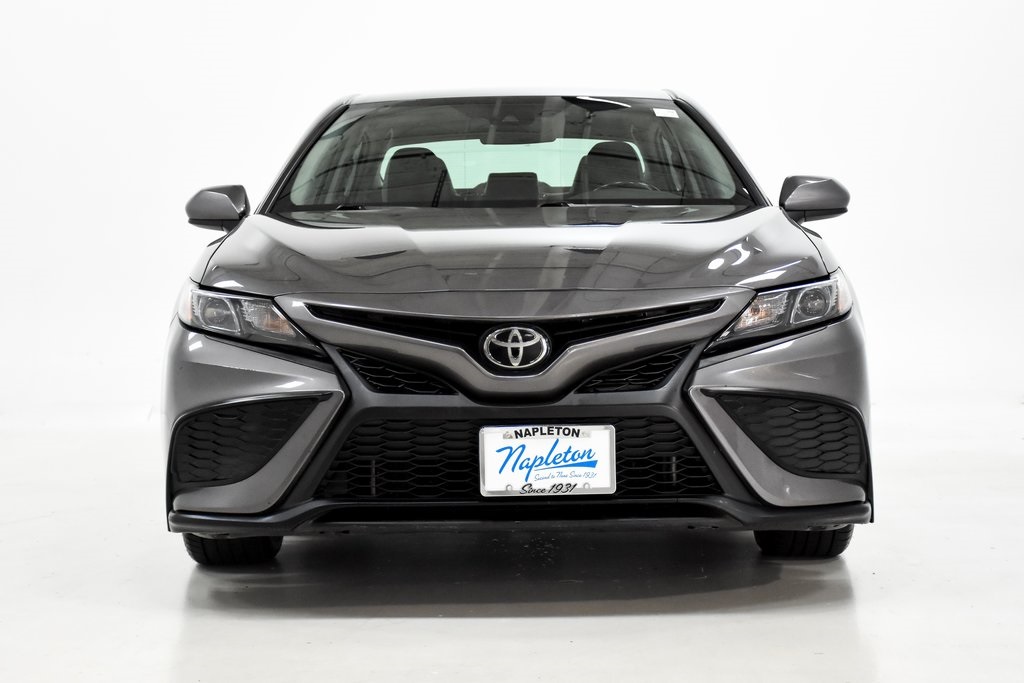 2021 Toyota Camry SE 3