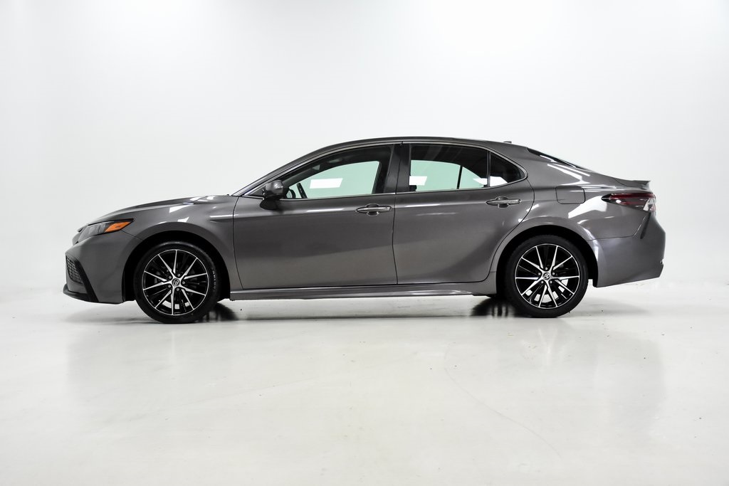 2021 Toyota Camry SE 24