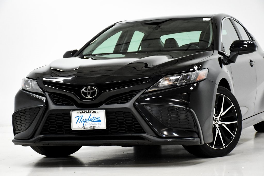 2021 Toyota Camry SE 2