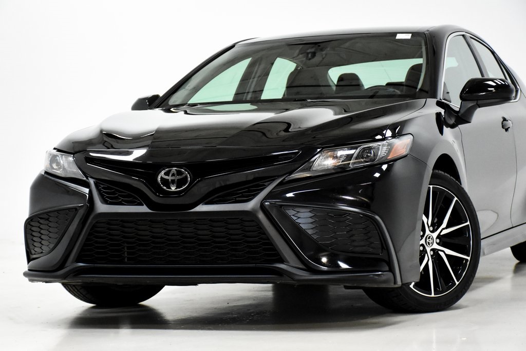 2021 Toyota Camry SE 2