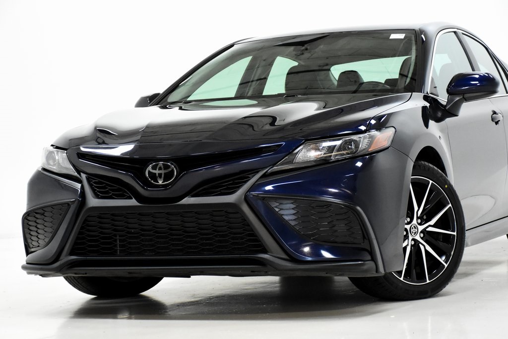 2021 Toyota Camry SE 2