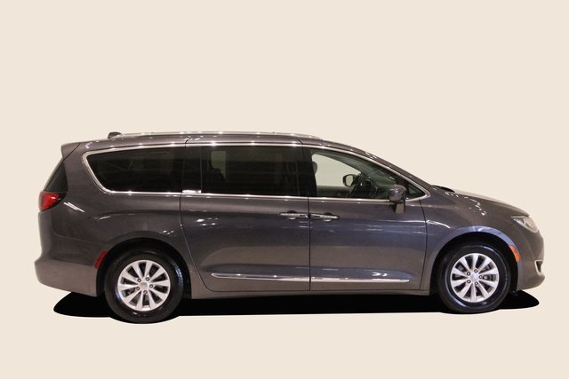 2018 Chrysler Pacifica Touring L 4