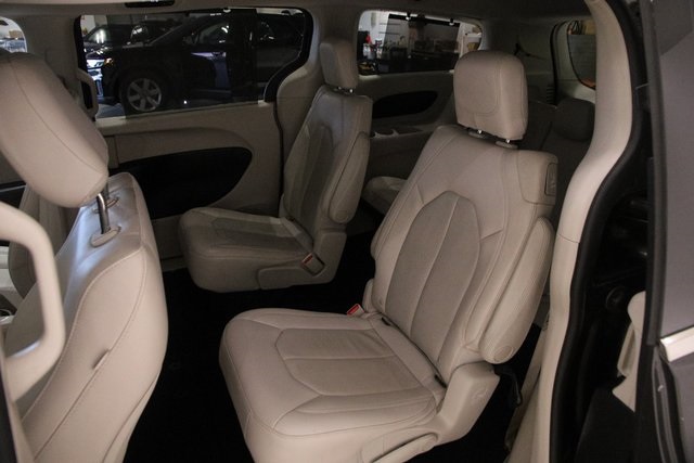 2018 Chrysler Pacifica Touring L 21