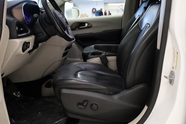 2018 Chrysler Pacifica Touring L Plus 11