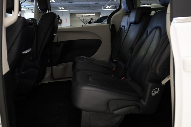 2018 Chrysler Pacifica Touring L Plus 18