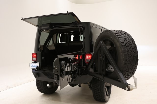 2012 Jeep Wrangler Unlimited Rubicon 22