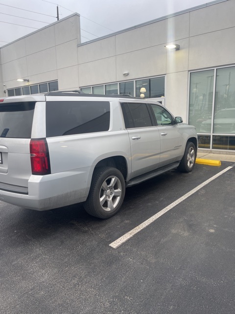 2017 Chevrolet Suburban LT 4