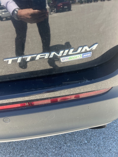 2016 Ford Edge Titanium 8