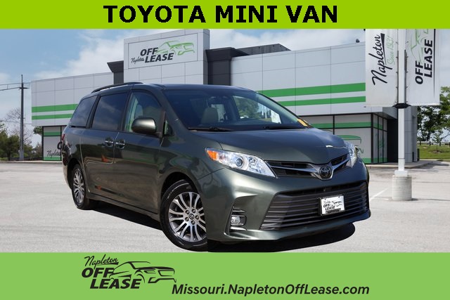 2019 Toyota Sienna XLE 1