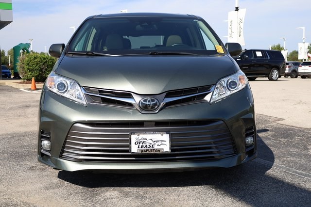 2019 Toyota Sienna XLE 2