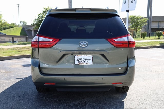 2019 Toyota Sienna XLE 5