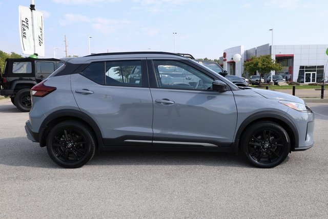 2022 Nissan Kicks SR 4