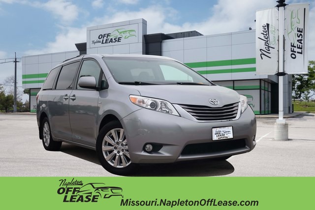 2017 Toyota Sienna XLE 1