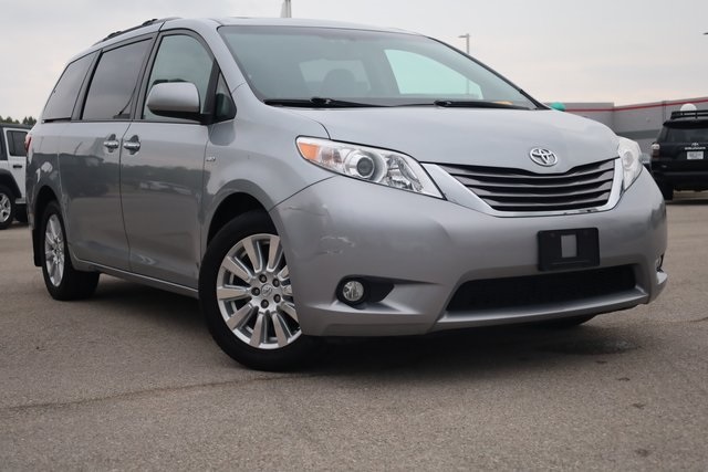 2017 Toyota Sienna XLE 2