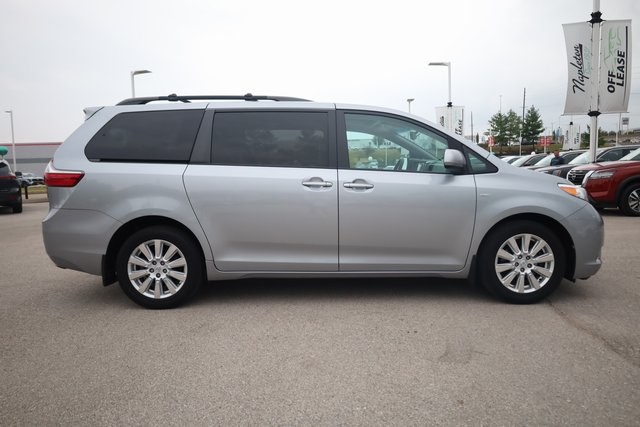 2017 Toyota Sienna XLE 4