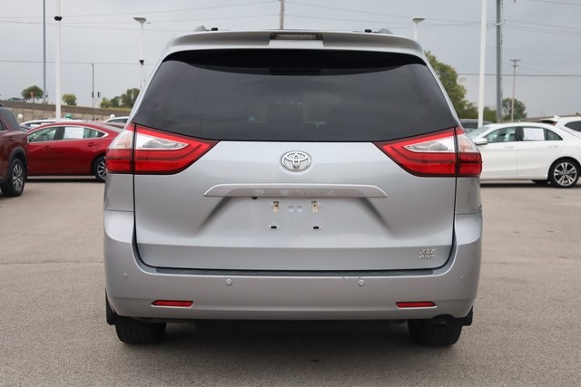 2017 Toyota Sienna XLE 6