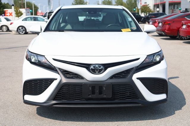 2022 Toyota Camry SE 2