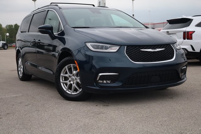 2022 Chrysler Pacifica Touring L 2