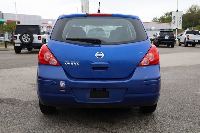 2011 Nissan Versa 1.8 S 6