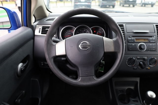 2011 Nissan Versa 1.8 S 10