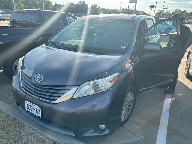 2011 Toyota Sienna XLE 1