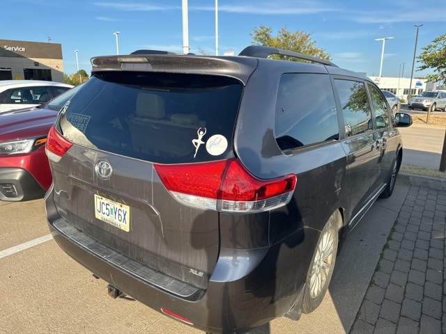 2011 Toyota Sienna XLE 4