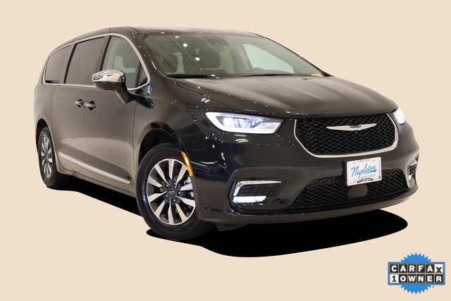 2023 Chrysler Pacifica Hybrid Limited 1