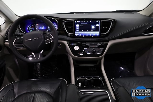 2023 Chrysler Pacifica Hybrid Limited 8