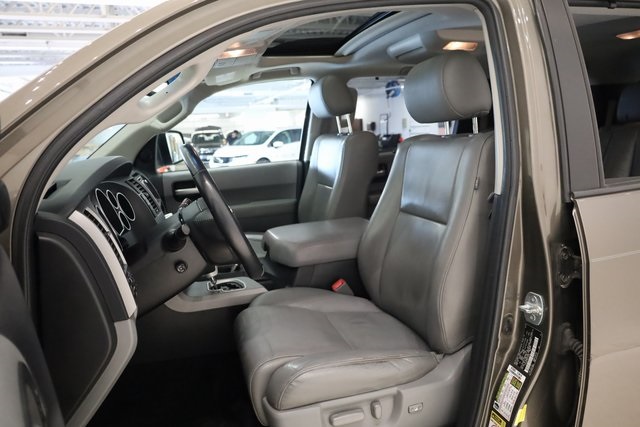 2016 Toyota Sequoia Limited 22