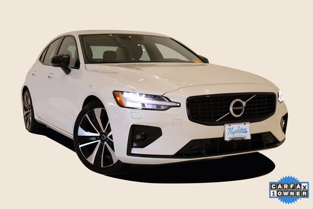 2022 Volvo S60 B5 Momentum 1