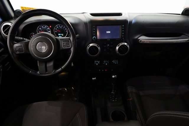 2013 Jeep Wrangler Unlimited Sahara 8