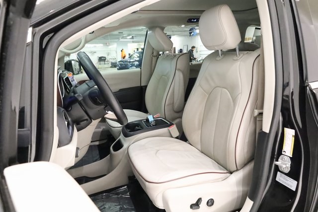 2018 Chrysler Pacifica Limited 19