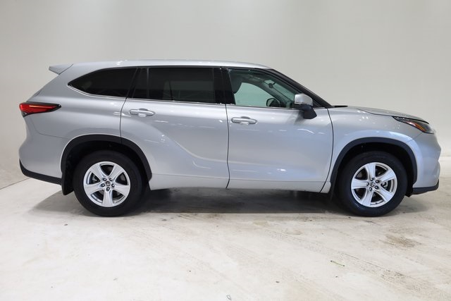 2022 Toyota Highlander LE 3