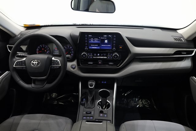 2022 Toyota Highlander LE 8